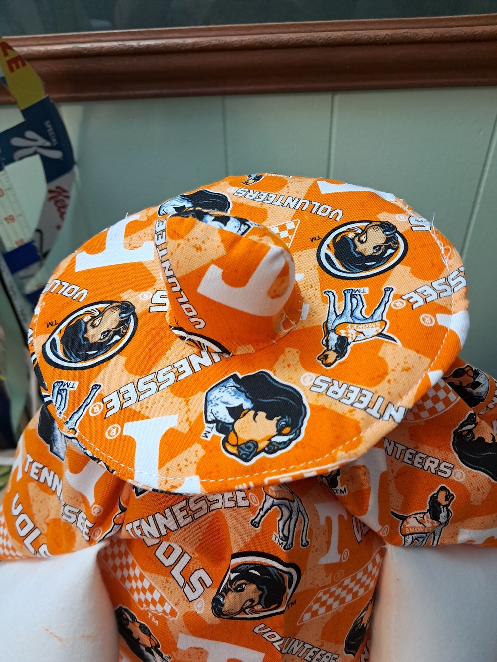 4042 PORCH GOOSE Tennessee Orange Volunteer Themed Craft Hat and Cape Set. - Picture 4 of 5
